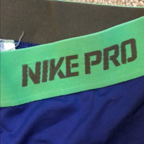 Nike Pros - Picture 2 of 6